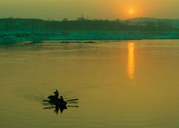 Phân tích bài thơ Tràng Giang của Huy Cận - BOOKING TOUR
