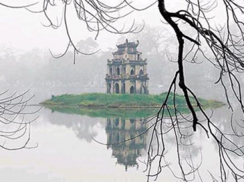 Hồ Hoàn Kiếm trong nắng hè oi ả - BOOKING TOUR