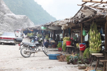 Ăn cua đá trên sườn núi Hòa Bình - BOOKING TOUR