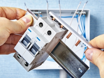 Cách thay cầu chì ổ điện tại nhà an toàn và đúng kỹ thuật